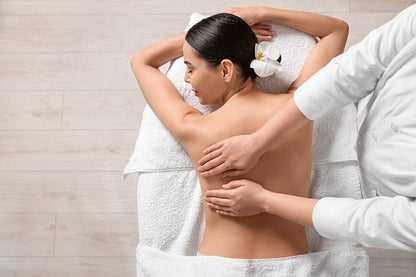 Massage Corporel de Relaxation Profonde – Un Mélange Parfait de Techniques Orientales et Occidentales